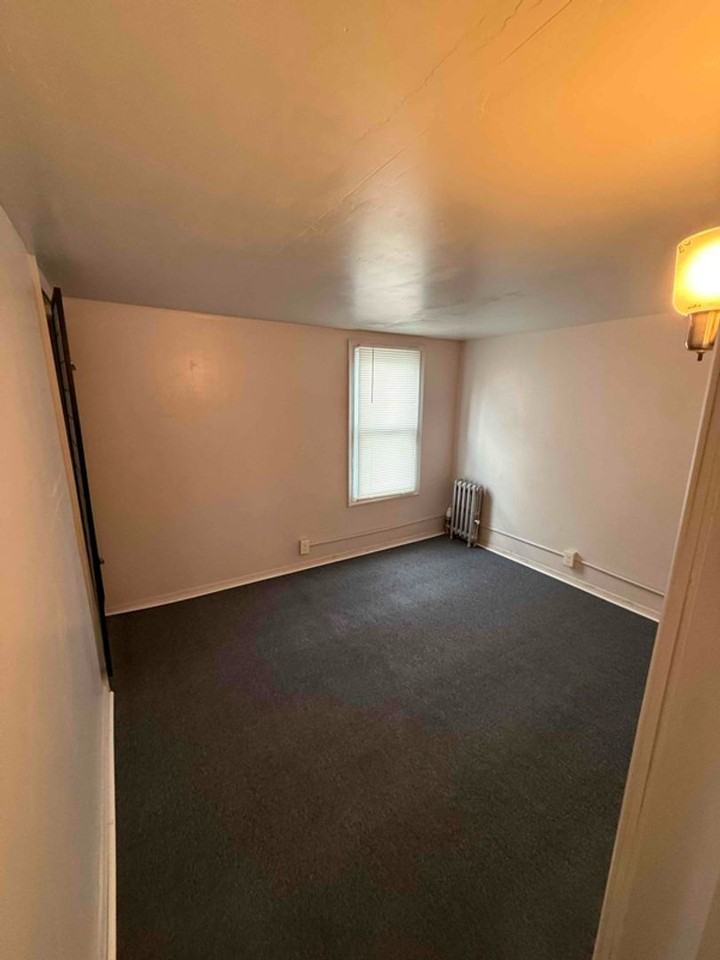 148 S Van Buren Ave - Photo 2 of 9