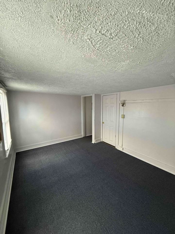 148 S Van Buren Ave - Photo 5 of 9