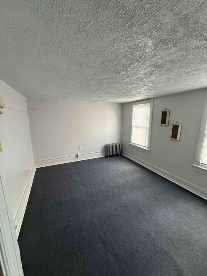 148 S Van Buren Ave - Photo 6 of 9