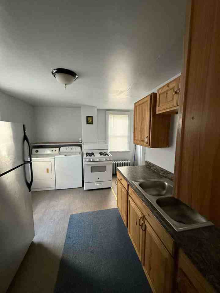 148 S Van Buren Ave - Photo 7 of 9