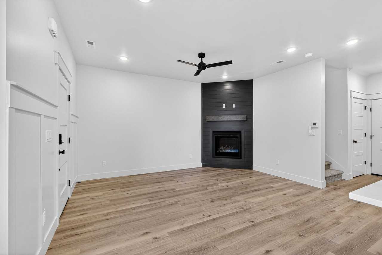 697 Curlew Dr - Photo 5 of 46
