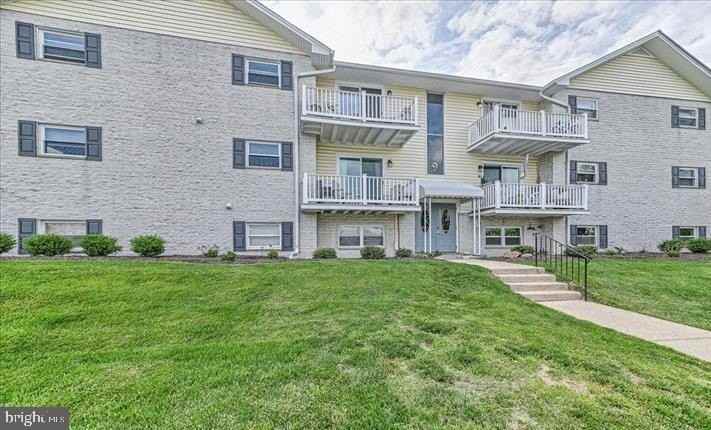 13 Warren Lodge Ct - Photo 2 of 23