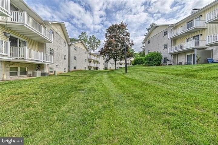 13 Warren Lodge Ct - Photo 4 of 23