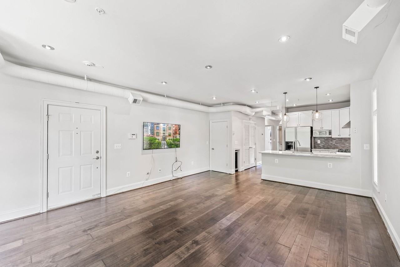 2111 11th St Nw #4 - Photo 4 of 35