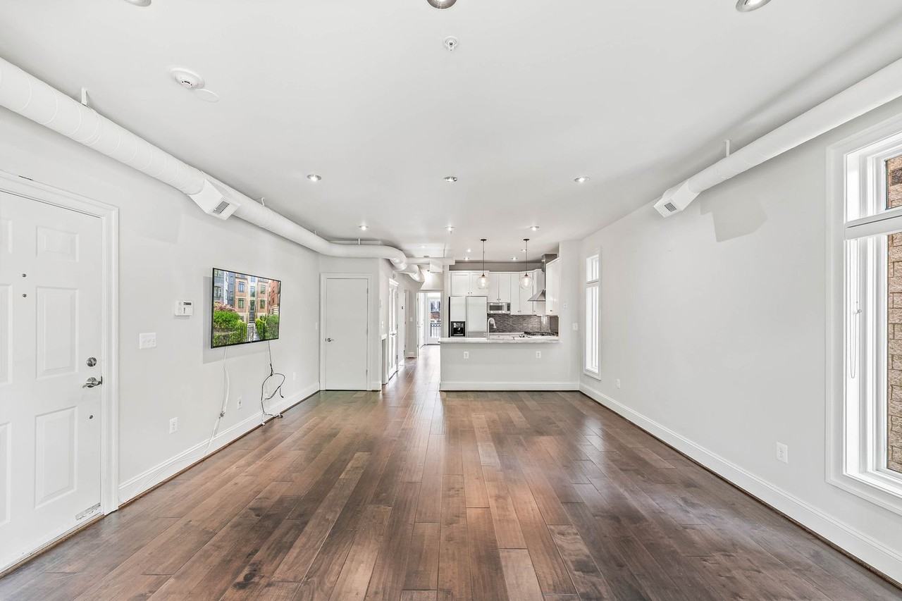 2111 11th St Nw #4 - Photo 5 of 35