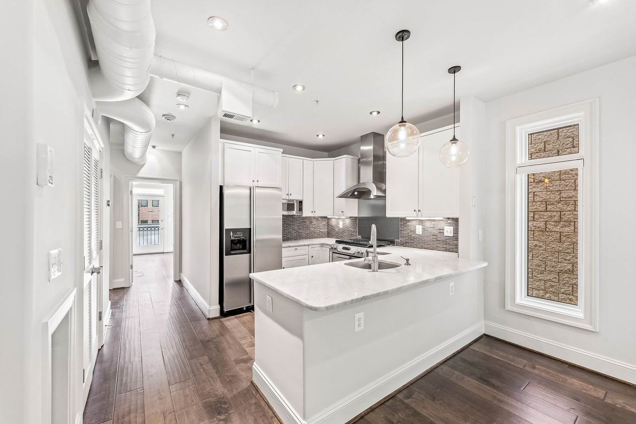 2111 11th St Nw #4 - Photo 7 of 35