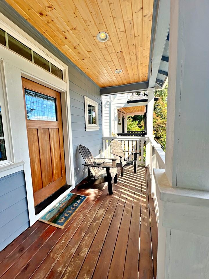 1707 Sw Moss St #1 - Photo 2 of 30