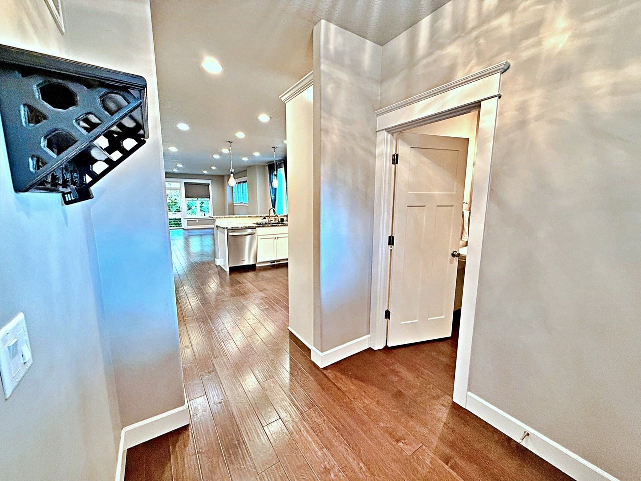 1707 Sw Moss St #1 - Photo 4 of 30