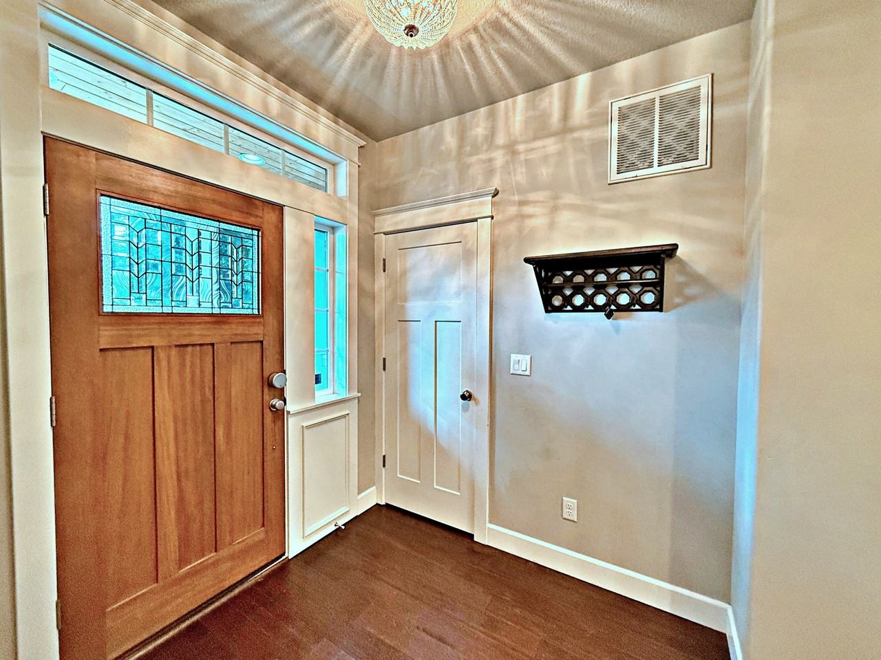 1707 Sw Moss St #1 - Photo 5 of 30