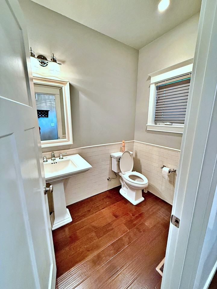 1707 Sw Moss St #1 - Photo 6 of 30