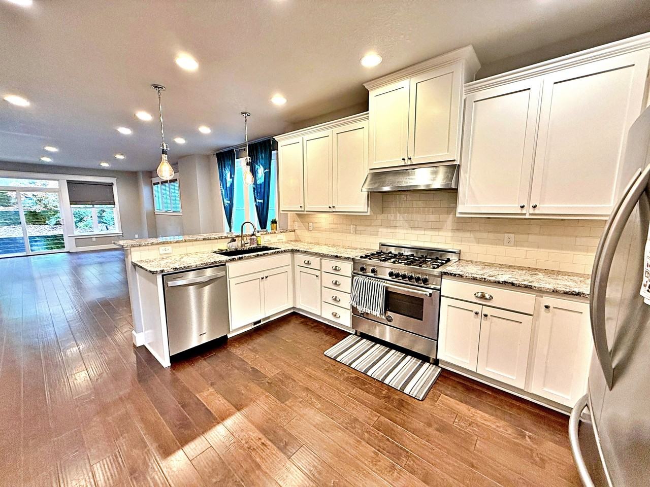 1707 Sw Moss St #1 - Photo 7 of 30