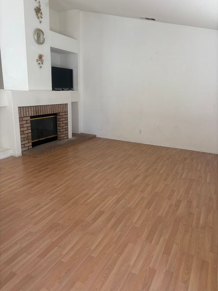 12481 Pacoima Rd - Photo 7 of 19