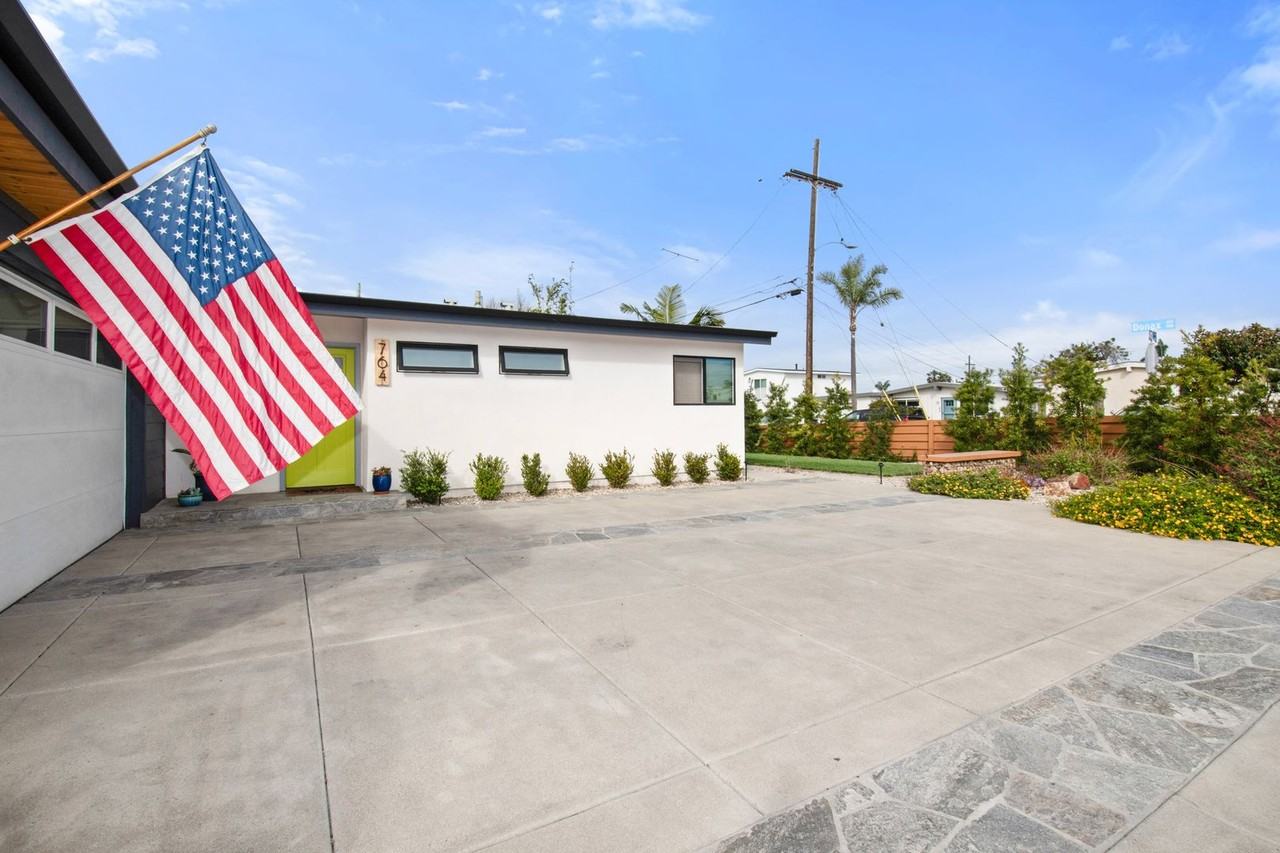 764 4th St - Photo 3 of 33