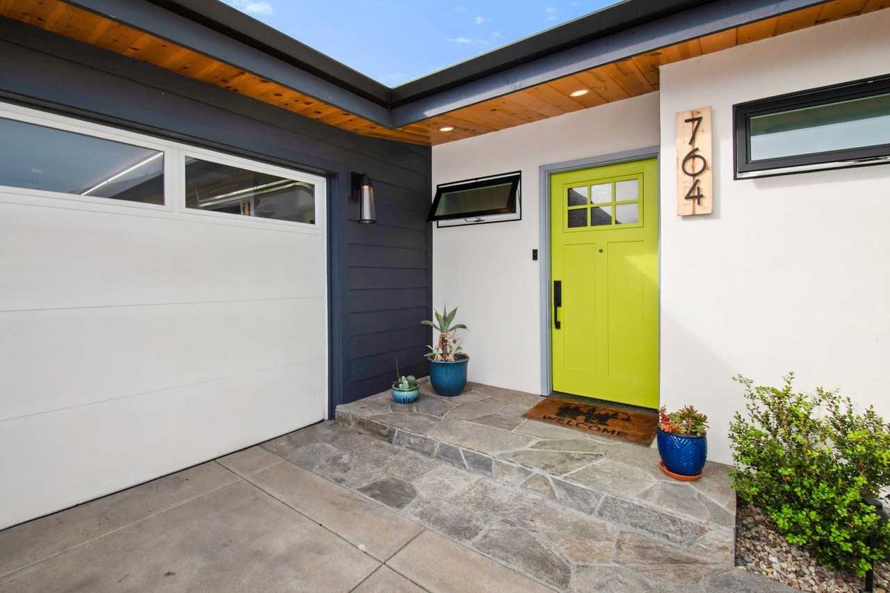 764 4th St - Photo 4 of 33