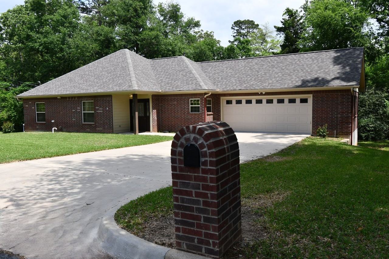 2708 Terrace Ln - Photo 2 of 23