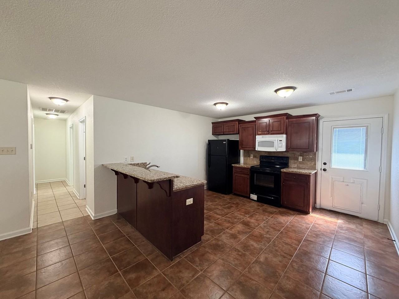 561 Brewer St - Photo 6 of 25