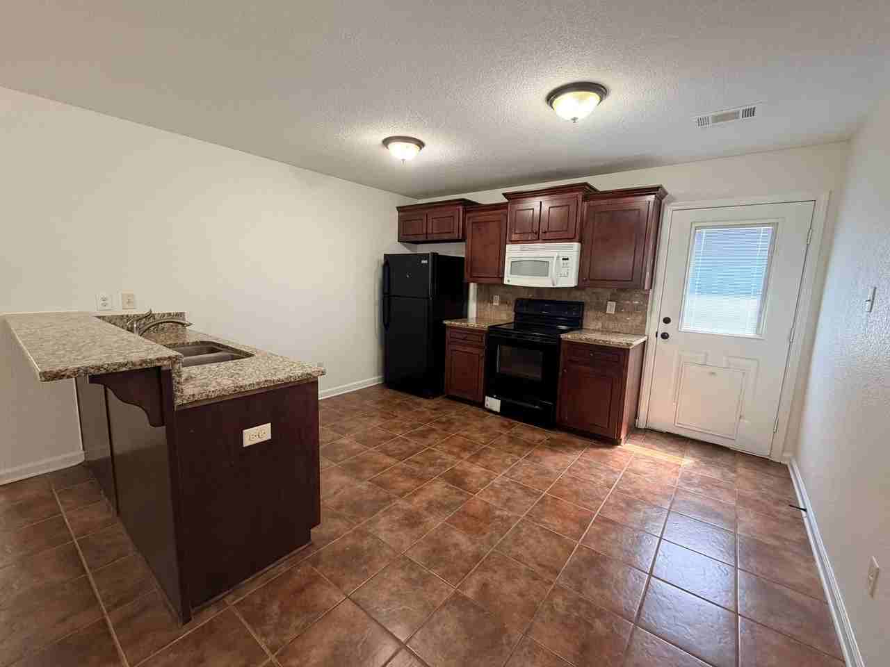 561 Brewer St - Photo 7 of 25