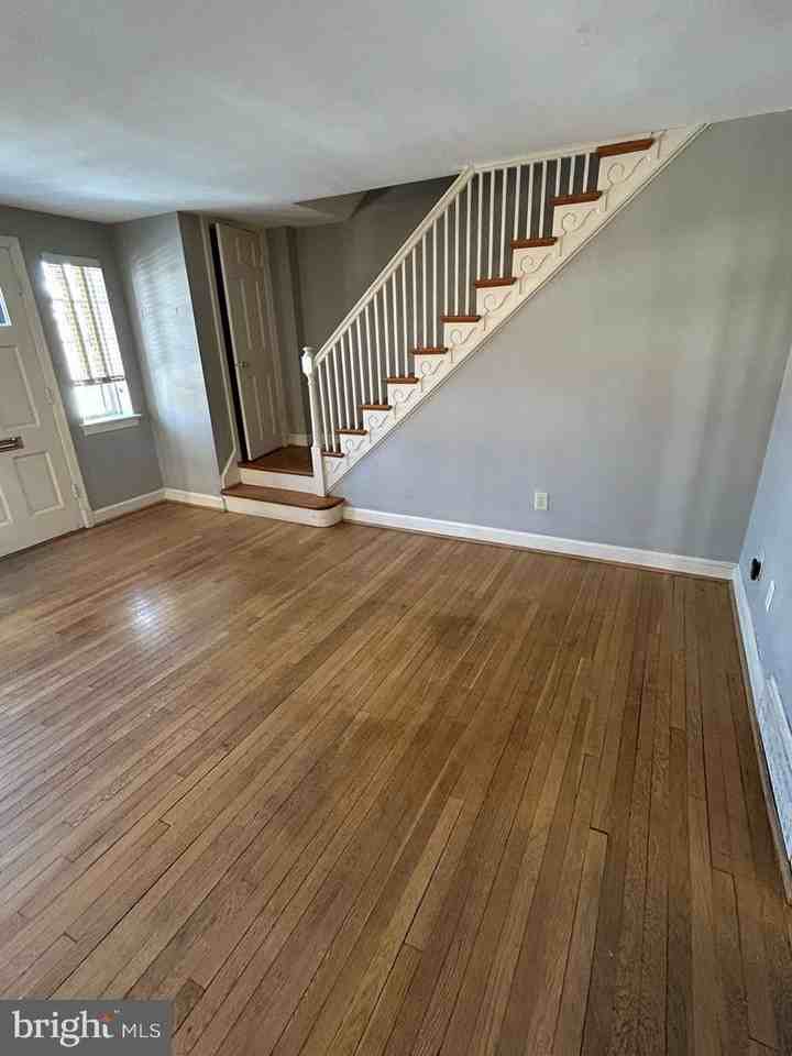 1320 Michigan Ave - Photo 2 of 12