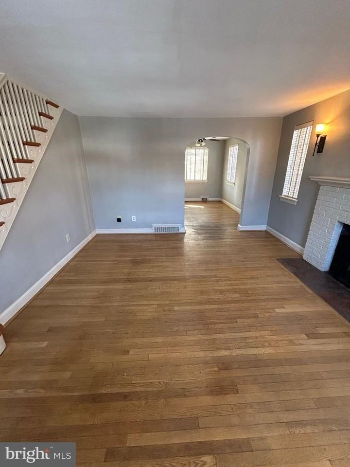 1320 Michigan Ave - Photo 3 of 12