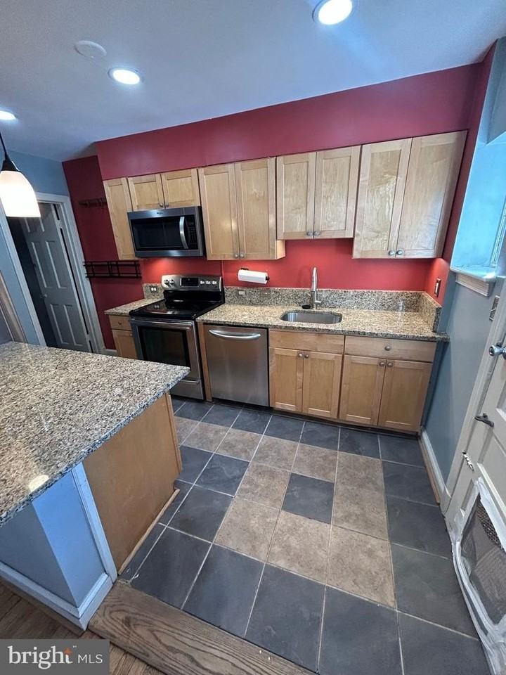 1320 Michigan Ave - Photo 5 of 12