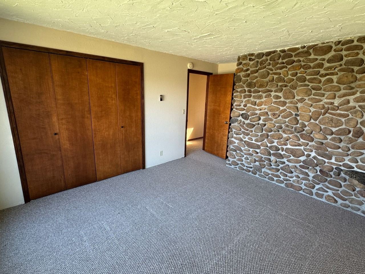 225 Mission View Dr - Photo 2 of 37