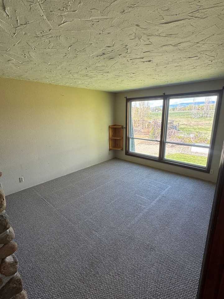 225 Mission View Dr - Photo 3 of 37