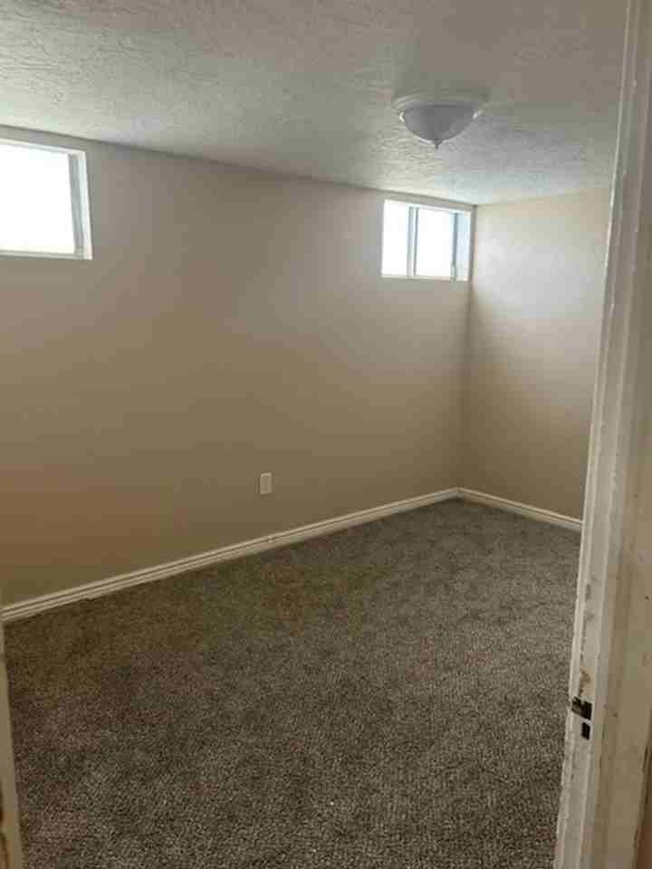 42 S 400 E #B - Photo 4 of 7