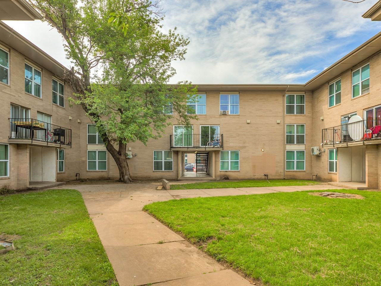 Hillcrest Apartments Model Units - Photo 3 of 35