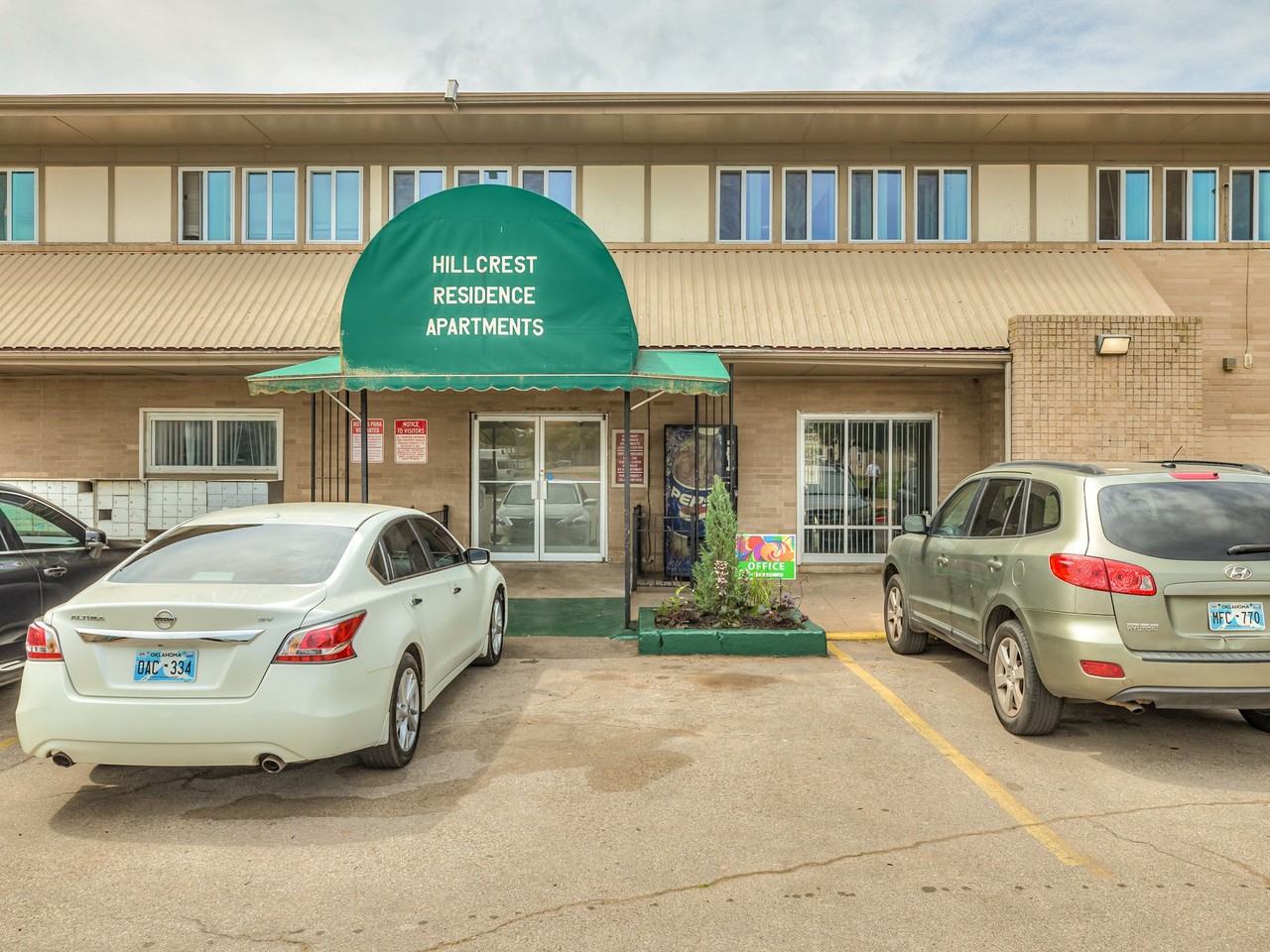 Hillcrest Apartments Model Units - Photo 6 of 35