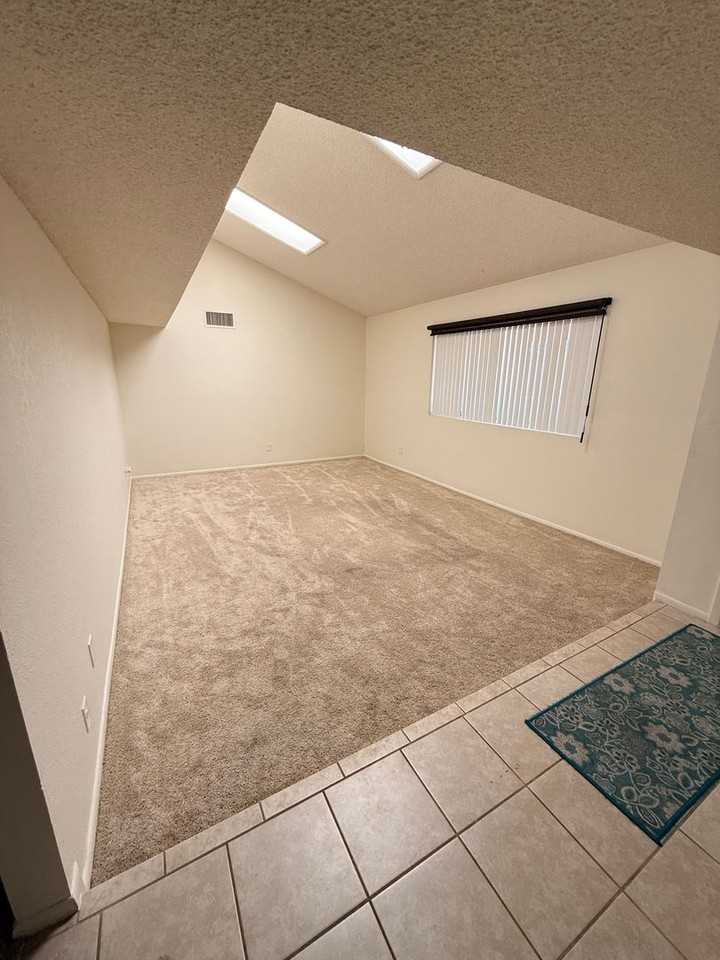 525 Duchess Dr - Photo 2 of 17