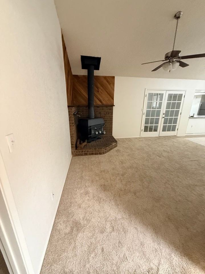 525 Duchess Dr - Photo 3 of 17