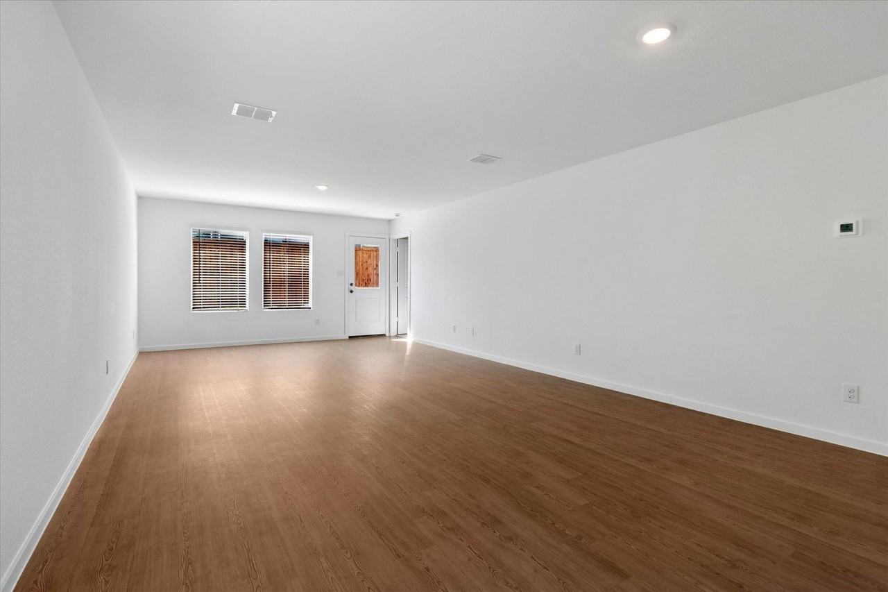 3105 Campeiro Ave - Photo 4 of 15