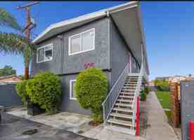 featured image of 925 E 19th St