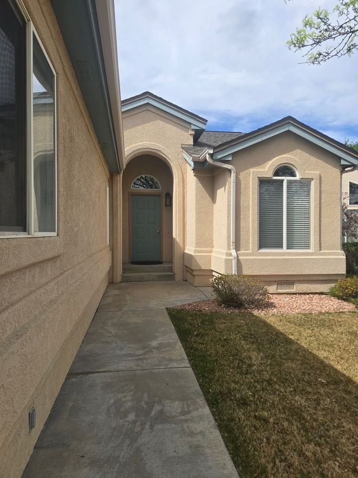 401 Sand Cliff Ct #B - Photo 2 of 22