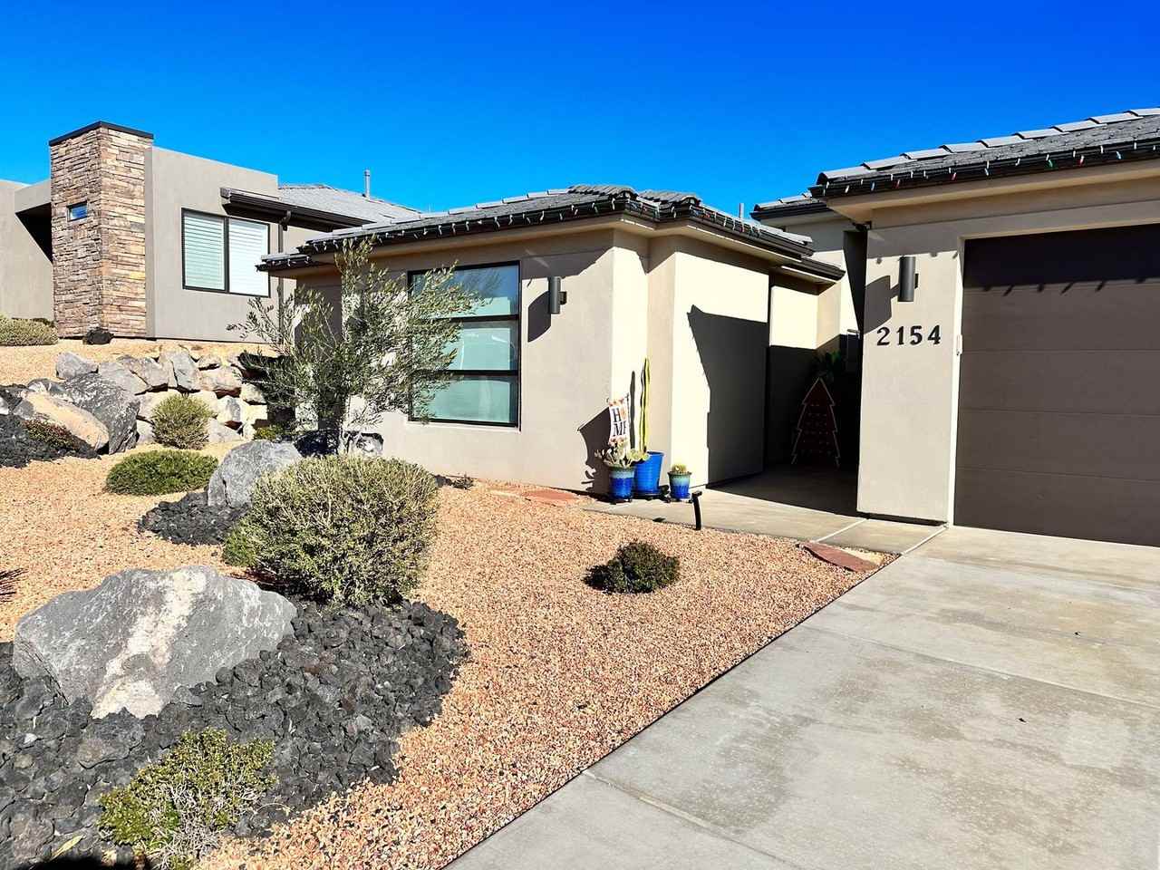 2154 N Serenita St - Photo 2 of 40