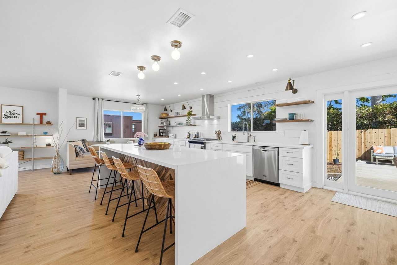 450 8th St - Photo 6 of 24