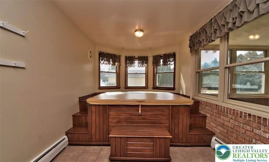 100 Hazlewood Rd - Photo 4 of 31