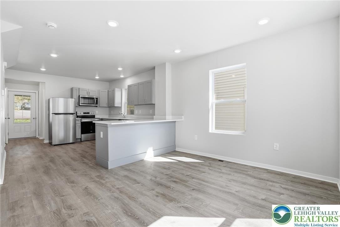 1065 Bushkill Dr - Photo 2 of 33