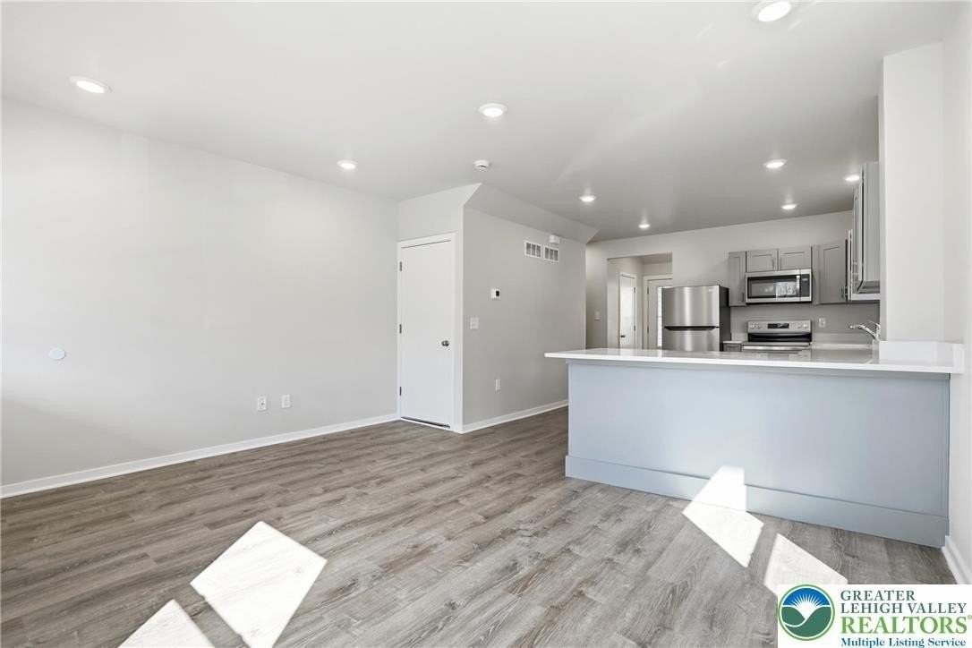 1065 Bushkill Dr - Photo 3 of 33