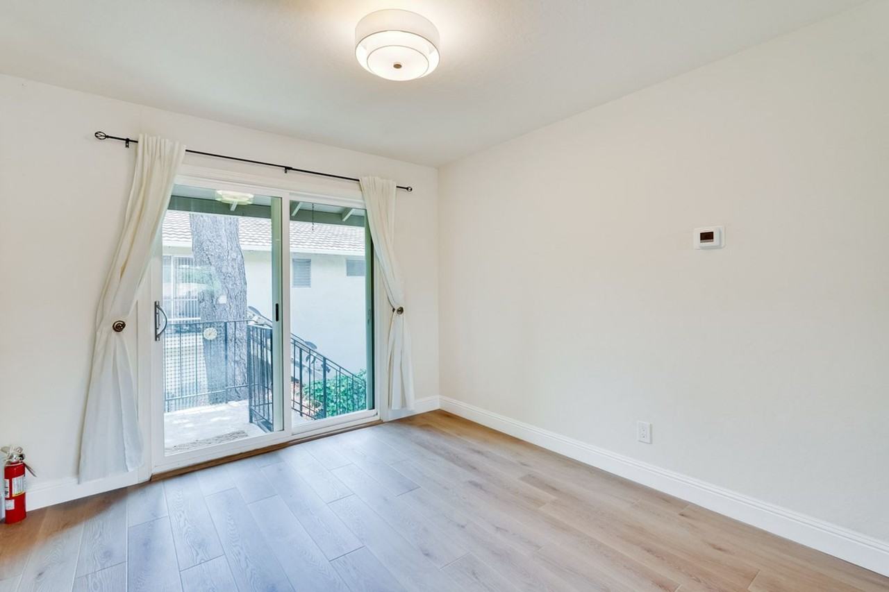 104 Lyell St - Photo 7 of 25