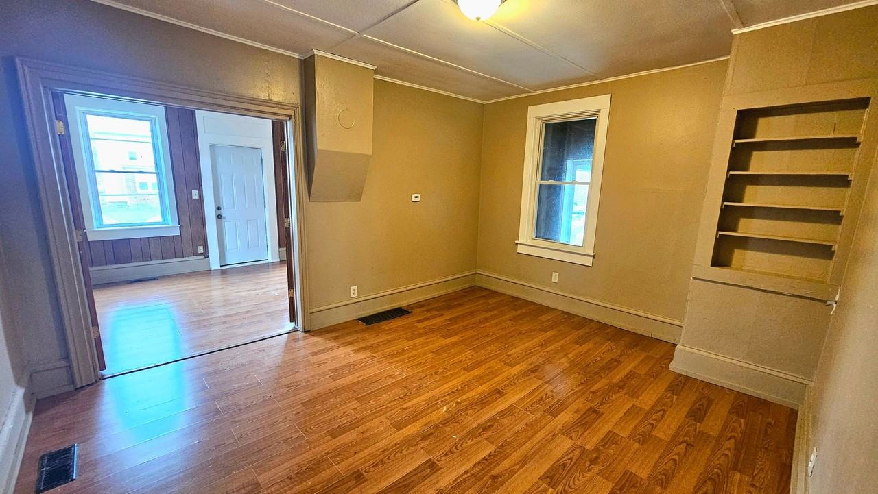 490 Grand St - Photo 5 of 37