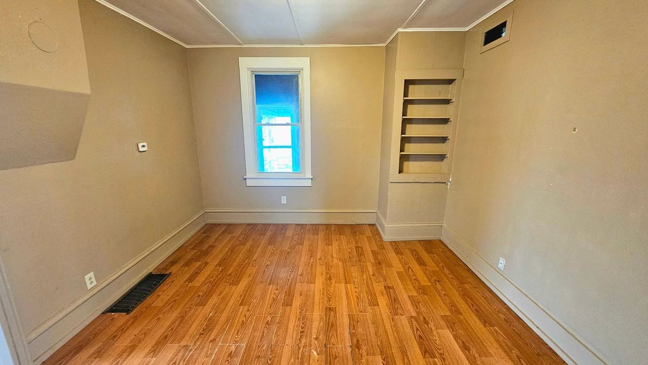 490 Grand St - Photo 6 of 37