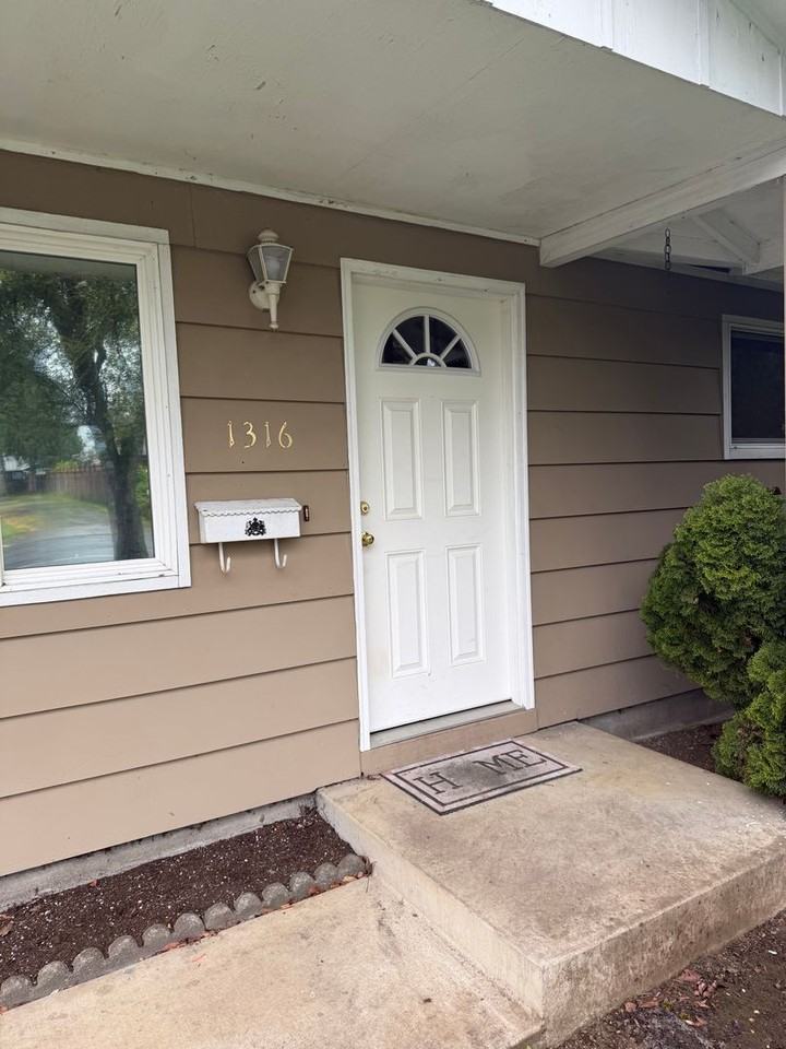 1316 Mill St - Photo 3 of 34