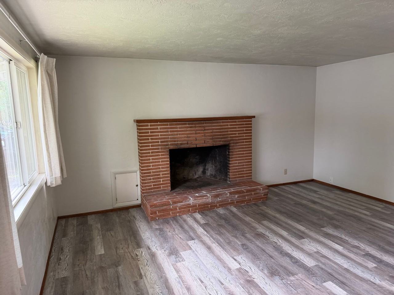 1316 Mill St - Photo 5 of 34