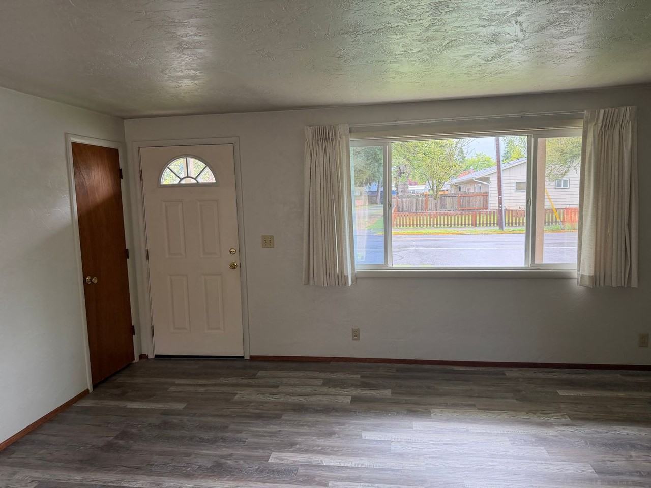 1316 Mill St - Photo 6 of 34