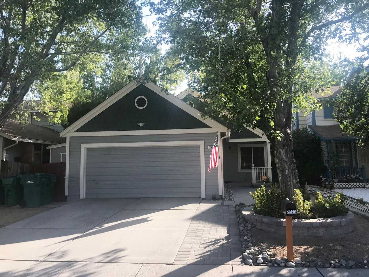 2071 Burnside Dr - Photo 2 of 10