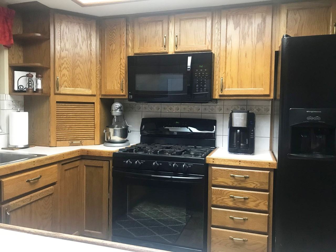 2071 Burnside Dr - Photo 7 of 10