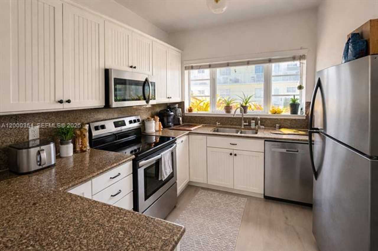 701 Meridian Ave #4 - Photo 2 of 10