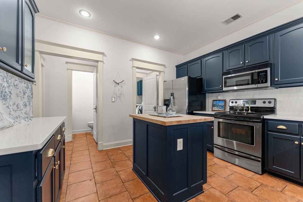 1044 S Rembert St - Photo 2 of 29