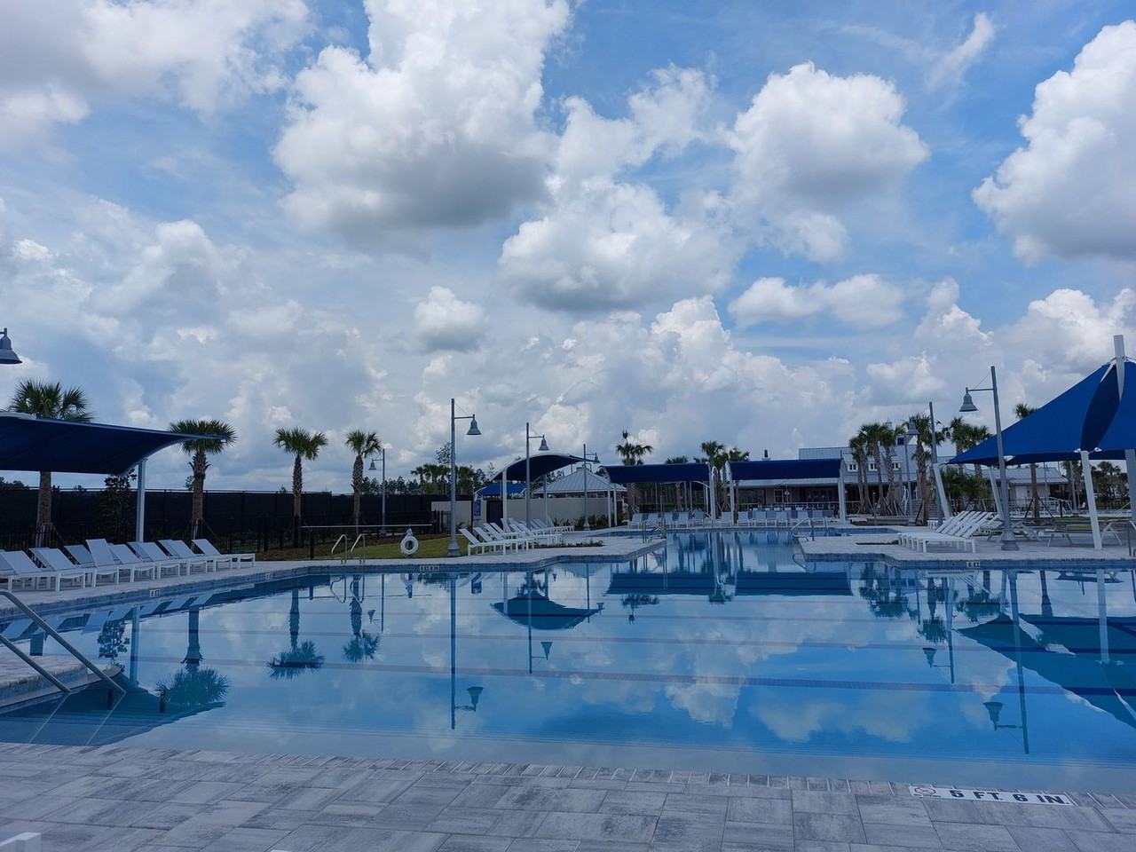 318 Brandon Lakes Dr - Photo 3 of 19